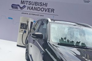 Serah Terima Mobil Listrik