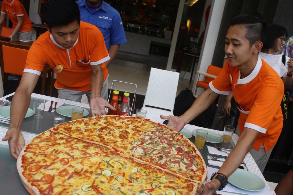 Lepas 30 Saham, Pizza Hut Segera Melantai di BEI Berita Katadata.co.id