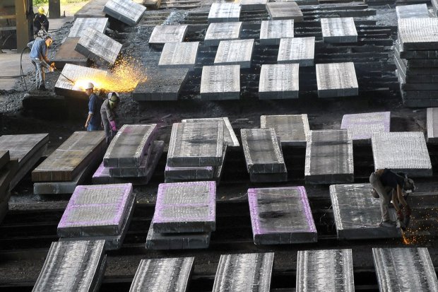 Ilustrasi produk baja Krakatau Steel.
