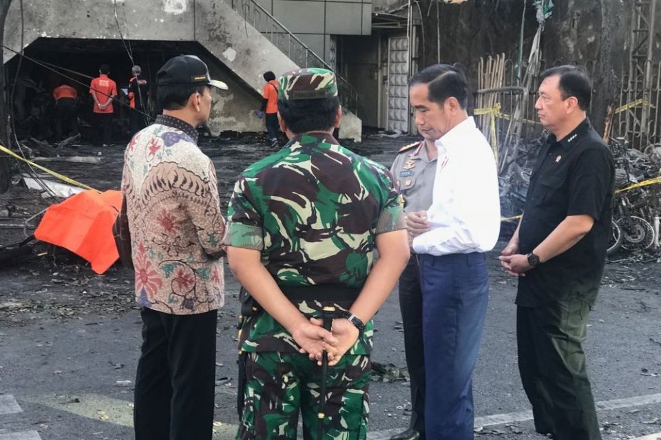 Jokowi Meninjau Bom Surabaya