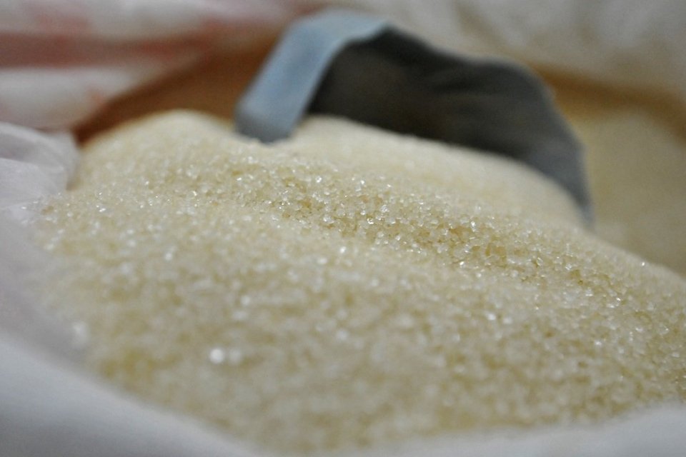 Ilustrasi, gula pasir konsumsi. PT Perkebunan Nusantara III atau PTPN III mulai masuk pasar ritel gula konsumsi dengan pasokan awal 40.000 ton.