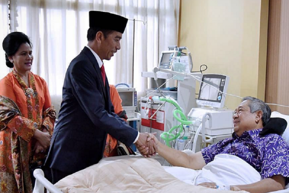 Jokowi Jenguk SBY