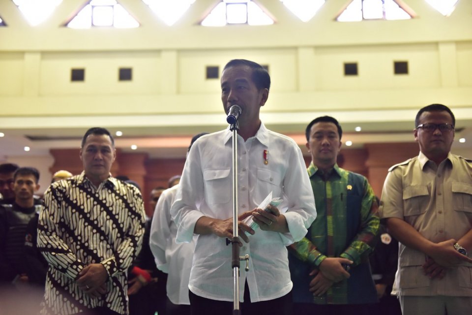 Jokowi Resmikan 3 Kawasan Ekonomi Khusus di Indonesia Timur. Ketiga kawasan ini adalah KEK Bitung di Sulawesi Utara, KEK Maloy Batuta Trans Kalimantan di Kalimantan Timur, dan KEK Morotai di Maluku Utara.