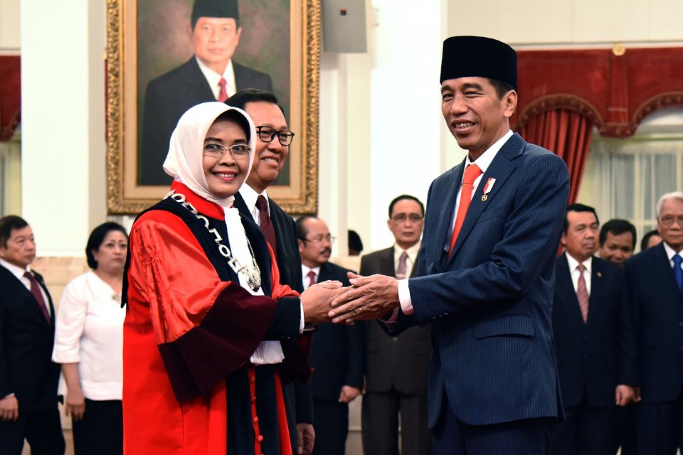 Jokowi Melantik Hakim MK