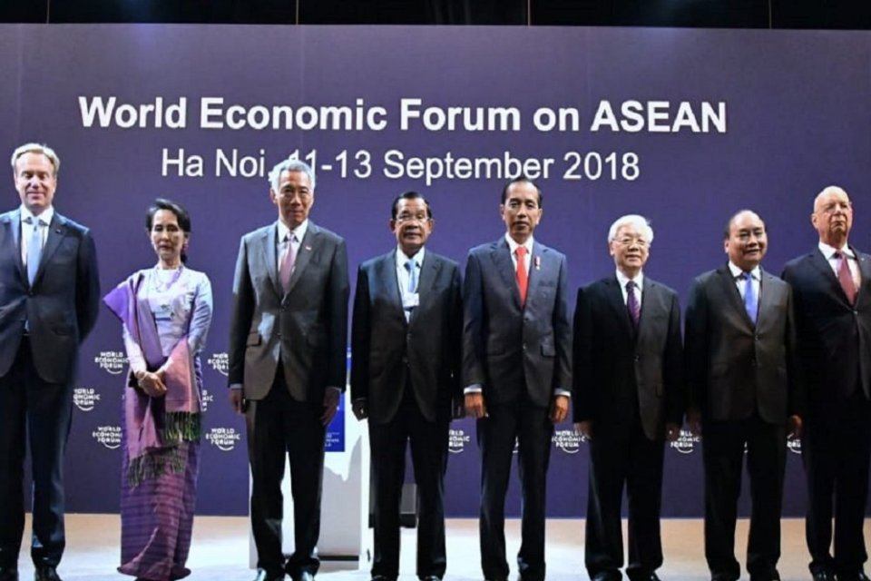 Presiden Jokowi berfoto bersama para pemimpin ASEAN