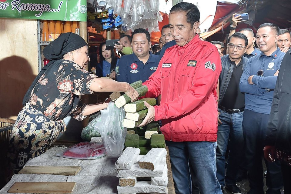 Jokowi di Pasar Anyar
