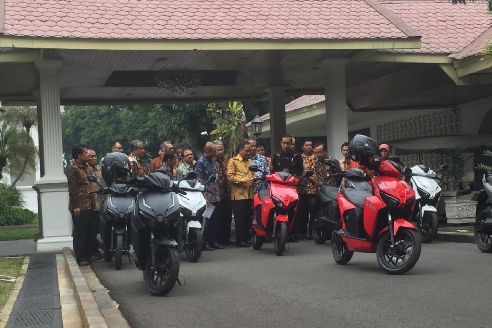 Puas Jajal Gesits Jokowi Siap Borong 100 Motor  Listrik  