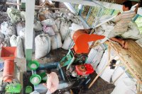 Pabrik daur ulang plastik