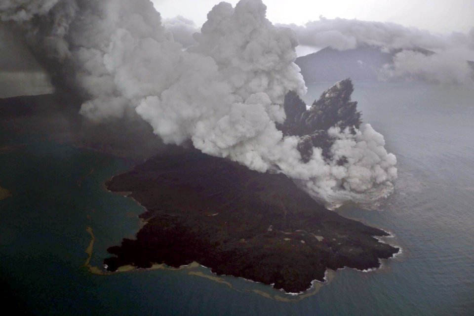 erupsi gunung, letusan anak krakatau, anak krakatau, suara dentuman
