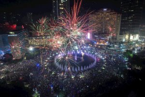 Malam pergantian tahun di Bundaran HI