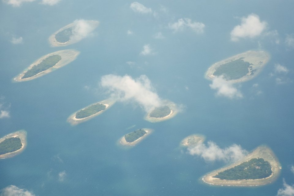 Gambar gugusan Kepulauan Seribu yang diambil melalui udara.