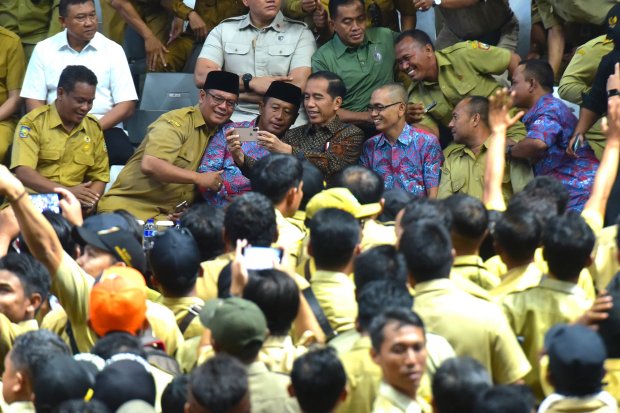 Jokowi Bersama Perangkat Desa