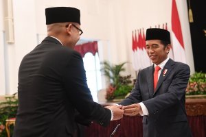 Presiden Joko Widodo melantik Duta Besar Luar Biasa dan Berkuasa Penuh (LBBP) di Istana Negara, Jakarta.