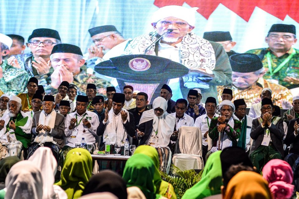 Presiden Joko Widodo bersama para ulama di Konbes NU, di Banjar, Jawa Barat