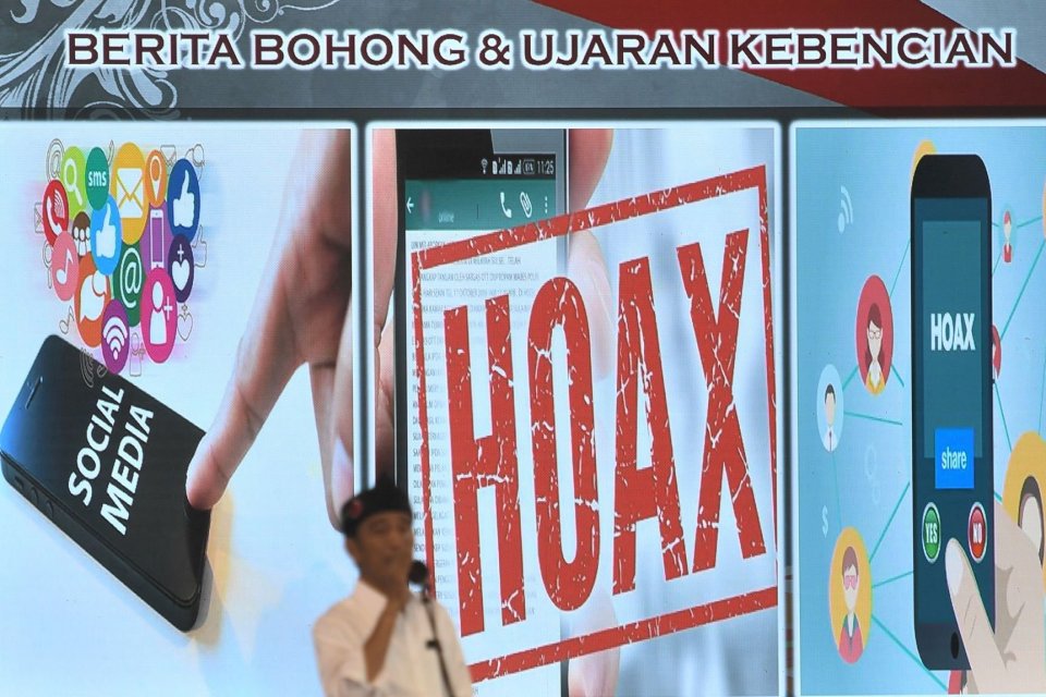 Calon presiden nomor urut 01 Joko Widodo melawan hoaks