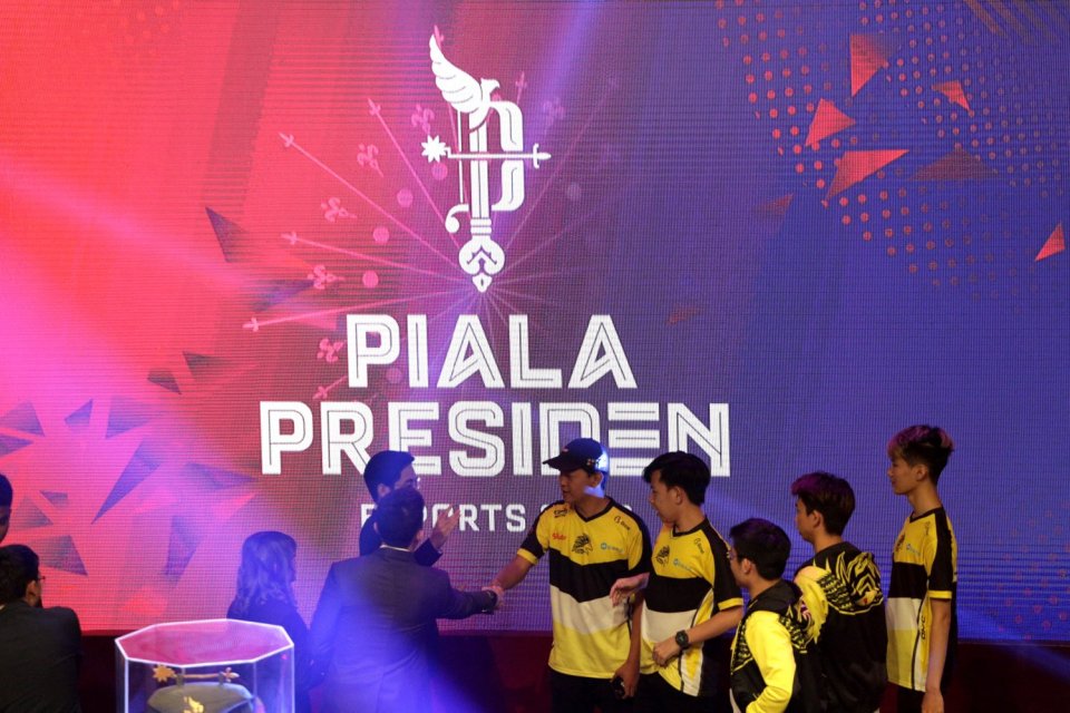 Juara Piala Presiden Esports, Onic Raih Hadiah Rp 400 Juta. Onic Esports berhasil merebut juara dari 7 tim kategori profesional dan 8 tim kualifikasi regional. 