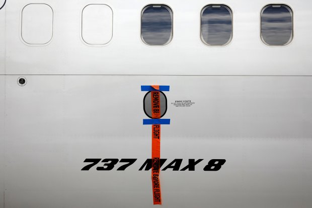 Pesawat Boeing 737 MAX 8 disegel