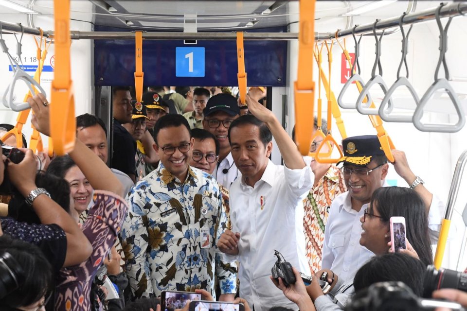 Presiden Joko Widodo mencoba MRT