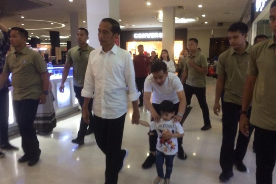 Jokowi Bermain dengan Jan Ethes