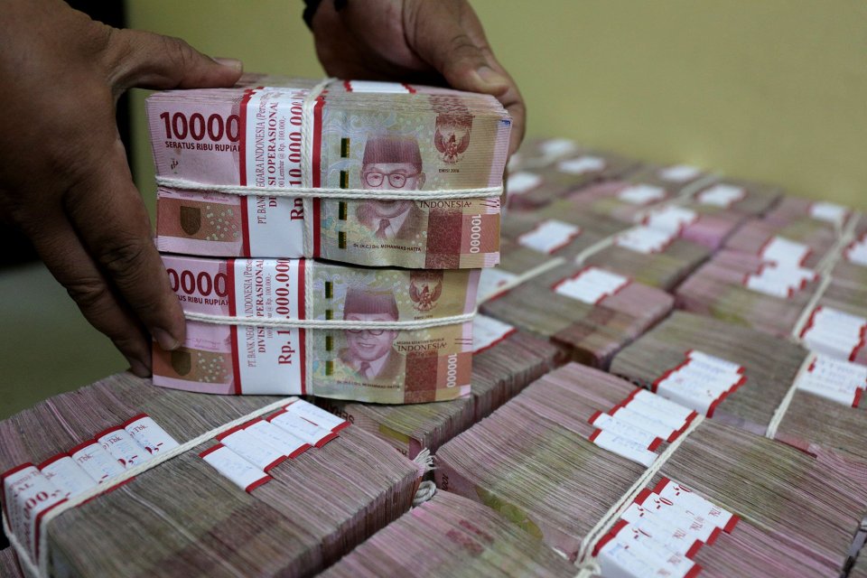Ilustrasi uang di Cash Center, Sudirman, Jakarta Pusat (5/4). \"Pada kuartal I-2019, total transaksi perdagangan melalui LCS menggunakan Baht tercatat Rp 185 miliar meningkat dibandingkan periode 2018 Rp 96 miliar.
