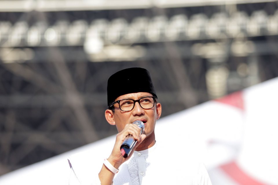 Sandiaga Uno menyampaikan orasi dalam acara kampanye akbar di Gelora Bung Karno, Jakarta (7/4). Sandiaga Uno mengatakan perjalanannya di lebih dari 1500 titik di Indonesia dalam masa kampanye merupakan perjalanan spiritual bagi dirinya dan Prabowo Subiant