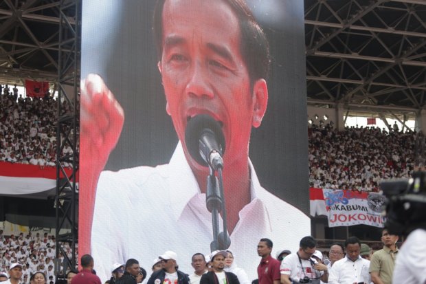 Jokowi saat berpidato dalam acara Konser Putih Bersatu Stadion Utama GBK, Senayan- Jakarta Pusat (13/4).