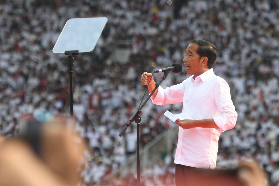 Calon Presiden nomor urut 01 Joko Widodo berpidato saat Konser Putih Bersatu di Stadion Utama GBK, Jakarta, Sabtu (13/4/2019). Konser itu merupakan kampanye akbar untuk memenangkan pasangan Jokowi-Ma\'ruf Amin. 