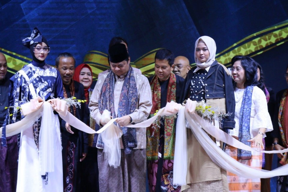 Menteri Perindustrian Airlangga Hartarto membuka secara resmii pameran Muslim Fashion Festival (Muffest) 2019 di Jakarta, Rabu (1/5).