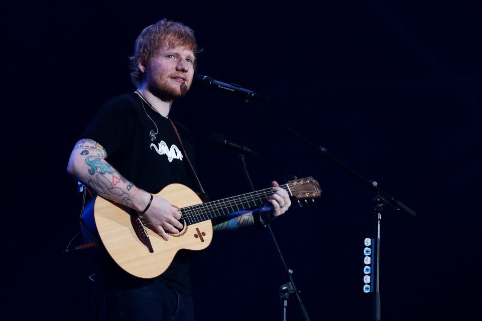 Penyanyi Ed Sheeran tampil menghibur penggemarnya saat konser di Stadion Gelora Bung Karno, Jakarta, Jumat (3/5/2019). Dalam konser yang bertajuk \"Ed Sheeran Divide World Tour 2019\", penyanyi asal Inggris tersebut membawakan beberapa lagu andalan an