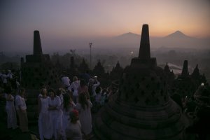 Edsus Pariwisata_Matahari Terbit di Borobudur