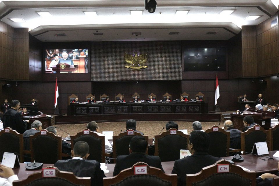 Suasana sidang pendahuluan permohonan Perselisihan Hasil Pemilihan Umum (PHPU) 2019 yang diajukan pasangan capres nomor urut 02 Prabowo Subianto-Sandiaga Uno di gedung Mahkamah Konstitusi, Jakarta Pusat (14/6). 