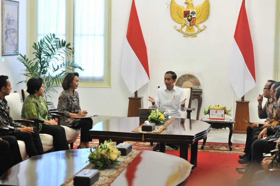 Presiden Joko Widodo (Jokowi) bertemu dengan Pansel KPK di Istana Negara, Jakarta, Senin (17/6).