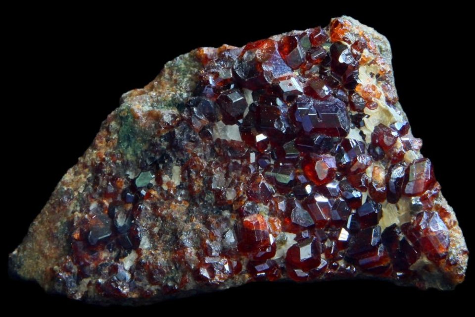 Ilustrasi batu mineral. Indonesia memiliki potensi rare earth mineral atau logam tanah langka yang tinggi namun belum dieksplorasi.