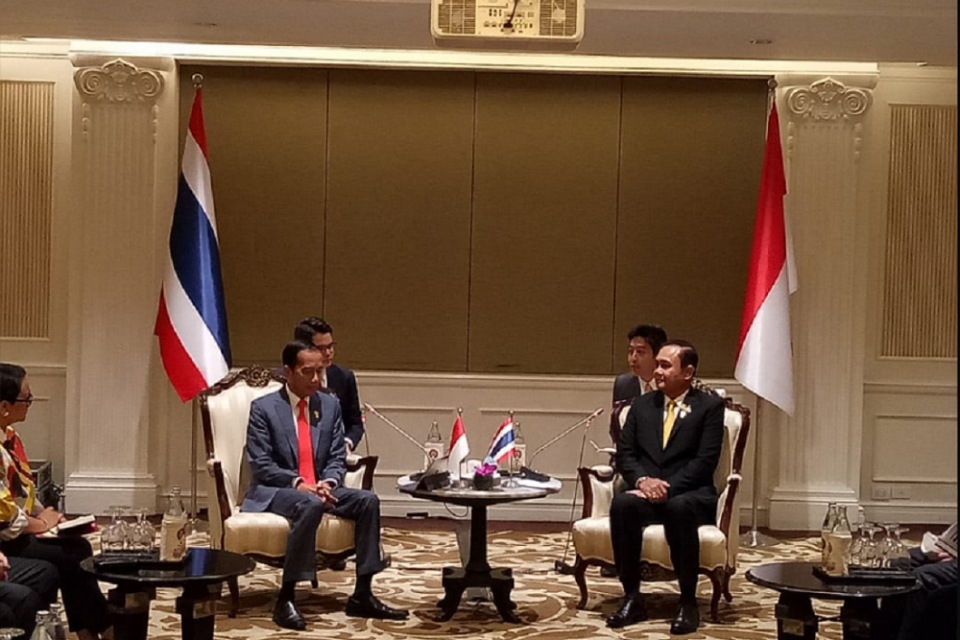 Presiden Jokowi memimpin delegasi Indonesia melakukan pertemuan bilateral dengan delegasi Thailand yang dipimpin oleh PM M Prayut Chan-o-cha, di Bangkok, Thailand, Sabtu (22/6)