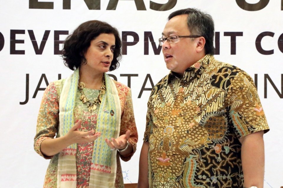 Koordinator Residen PBB di Indonesia Anita Nirody dan Kepala Bappenas Bambang Brodjonegoro dalam acara The Fifth Annual Bappenas-UN Forum on Development Cooperation di Kantor Kementerian PPN/Bappenas, Jumat (28/6).