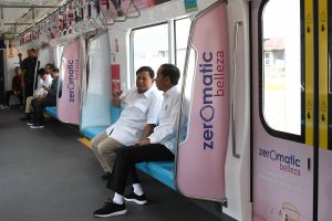 Jokowi Bertemu Prabowo di MRT