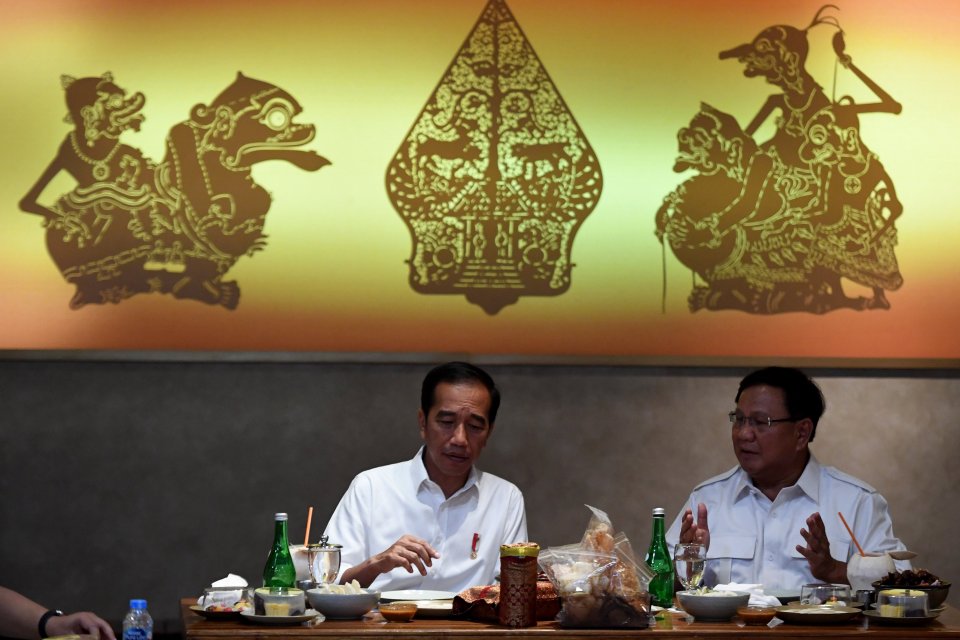 Pertemuan Jokowi dan Prabowo di MRT, rekonsiliasi nasional, rekonsiliasi Jokowi dan prabowo, koalisi jokowi dan prabowo, pilpres 2019, cebong, kampret
