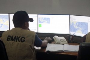 Pantau Perkembangan Gempa Maluku