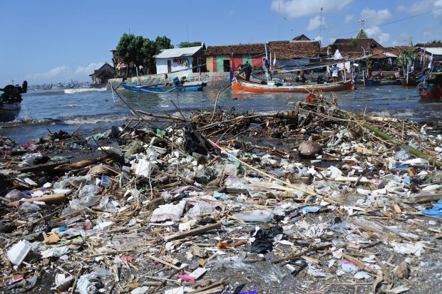 Sampah Plastik Cemari Laut