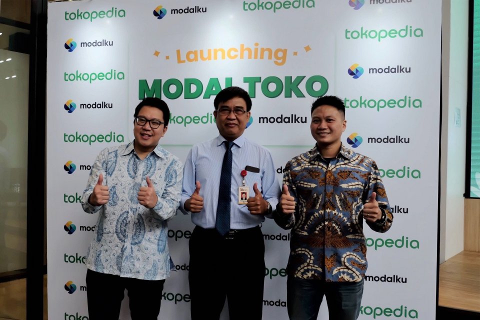 Samuel Sentana (AVP Fintech Tokopedia), Hendrikus Passagi (Direktur Pengaturan Perizinan dan Pengawasan Fintech OJK), dan Reynold Wijaya (Co-Founder & CEO Modalku)