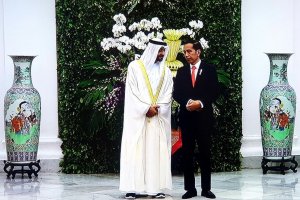 Presiden Joko Widodo bersama Putra Mahkota Abu Dhabi Sheikh Mohamed bin Zayed Al Nahyan