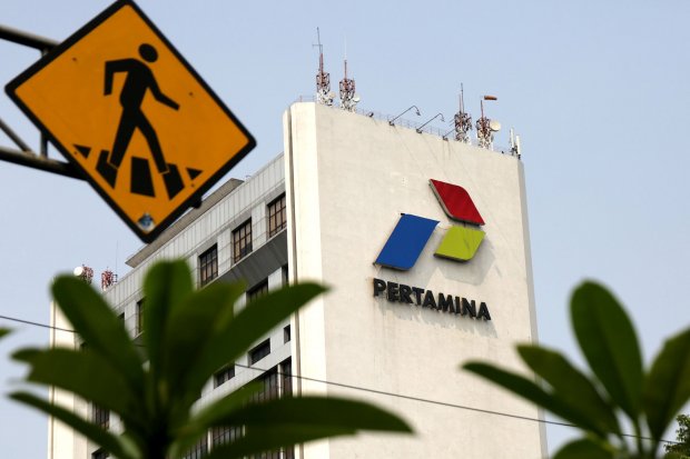 Perusahaan milik negara di bidang minyak dan gas bumi, PT Pertamina (Persero) membuka lowongan kerja di lima anak usahanya.