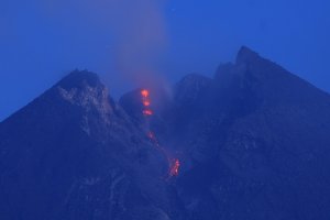 Lava pijar Gunung Merapi