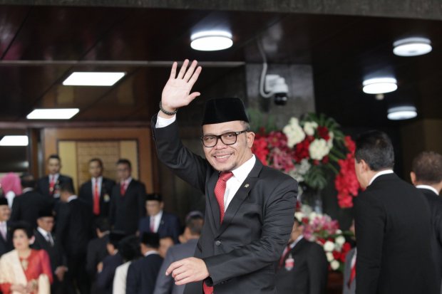 Muhammad Hanif Dhakiri ditunjuk Jokowi menjadi Pelaksana Tugas (Plt) Menpora menggantikan koleganya di Partai Kebangkitan Bangsa (PKB), Imam Nahrawi. 