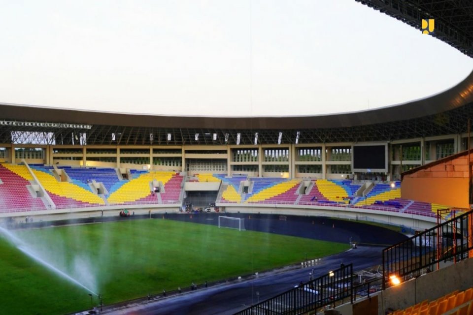 Pembangunan Stadion Manahan sudah mencapai 96%. Kementerian PUPR sarana olahraga ini selesai dibangun bulan depan.