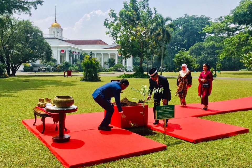 Jokowi bertemu raja malaysia sultan abdullah