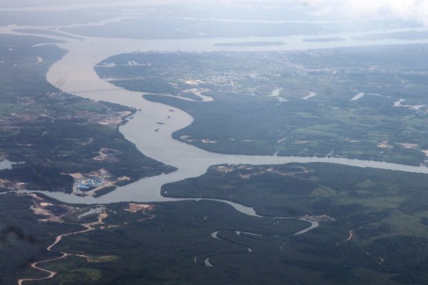 Foto Udara Sungai Mahakam, Kalimantan Timur
