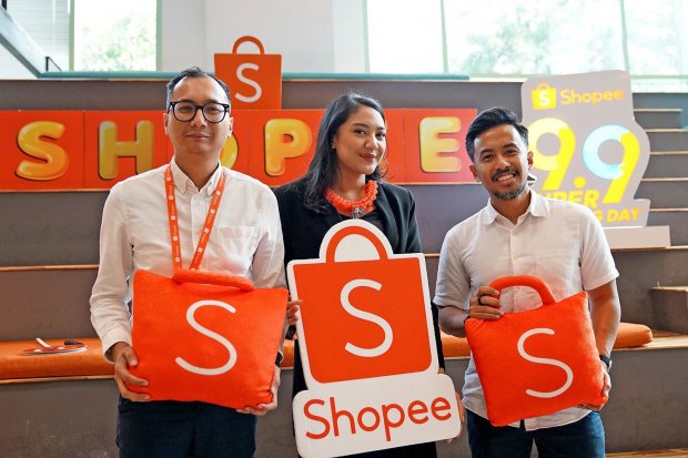 Country Brand Manager Shopee Rezki Yanuar, CEO Creativepreneur Putri Tanjung, dan Tech Blogger Ario Pratomo. Shopee target lebih dari 5,8 juta transaksi selama pesta diskon 9.9 tahun ini.