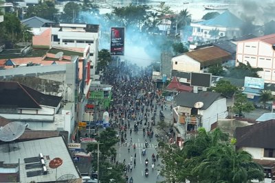 Aksi Unjuk Rasa di Jayapura Ricuh