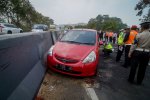 Olah TKP Kecelakaan Beruntun di Tol Cipularang